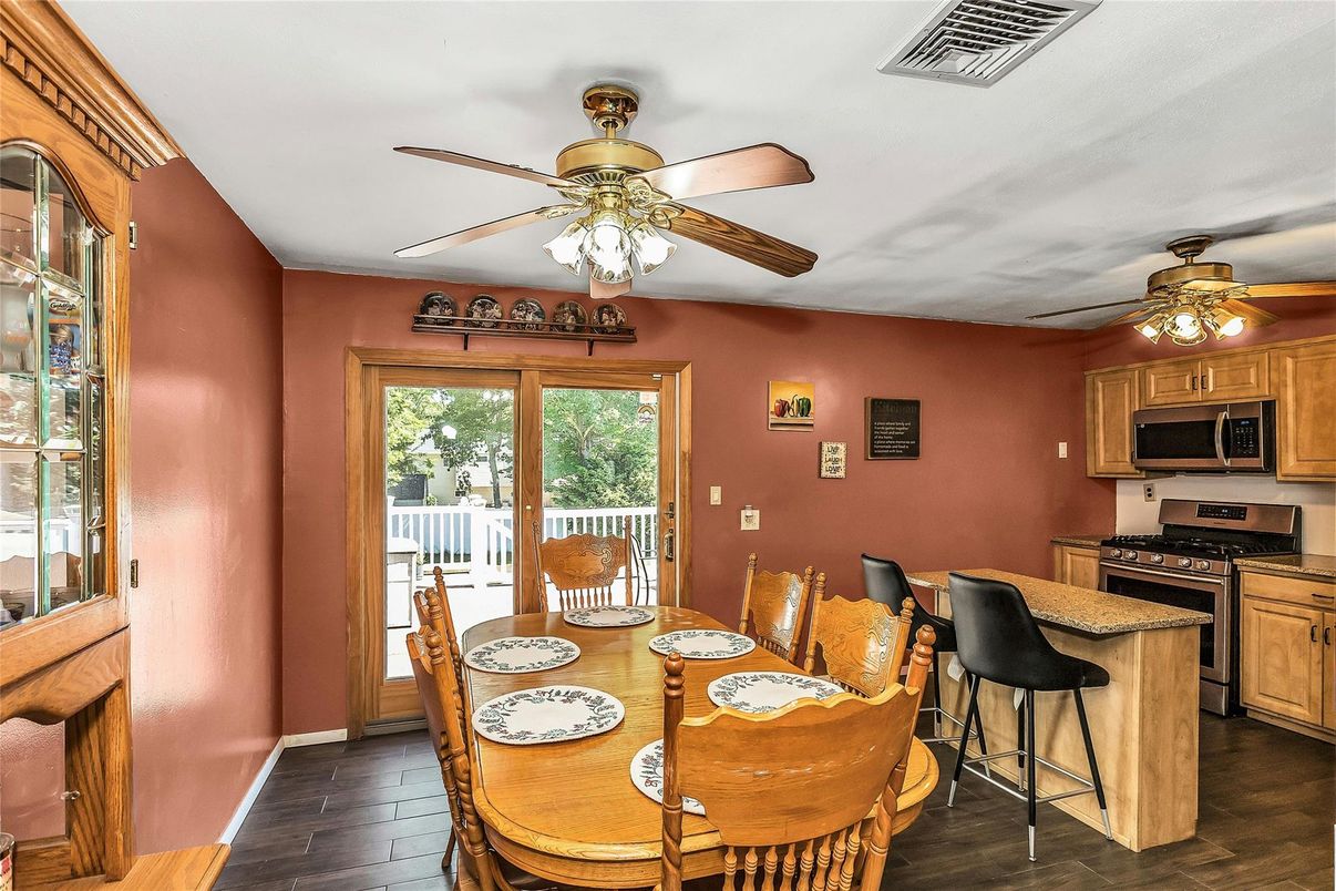 Dining room, Interior, Kitchen, Stainless Steel Appliances, Wood Texture Flooring