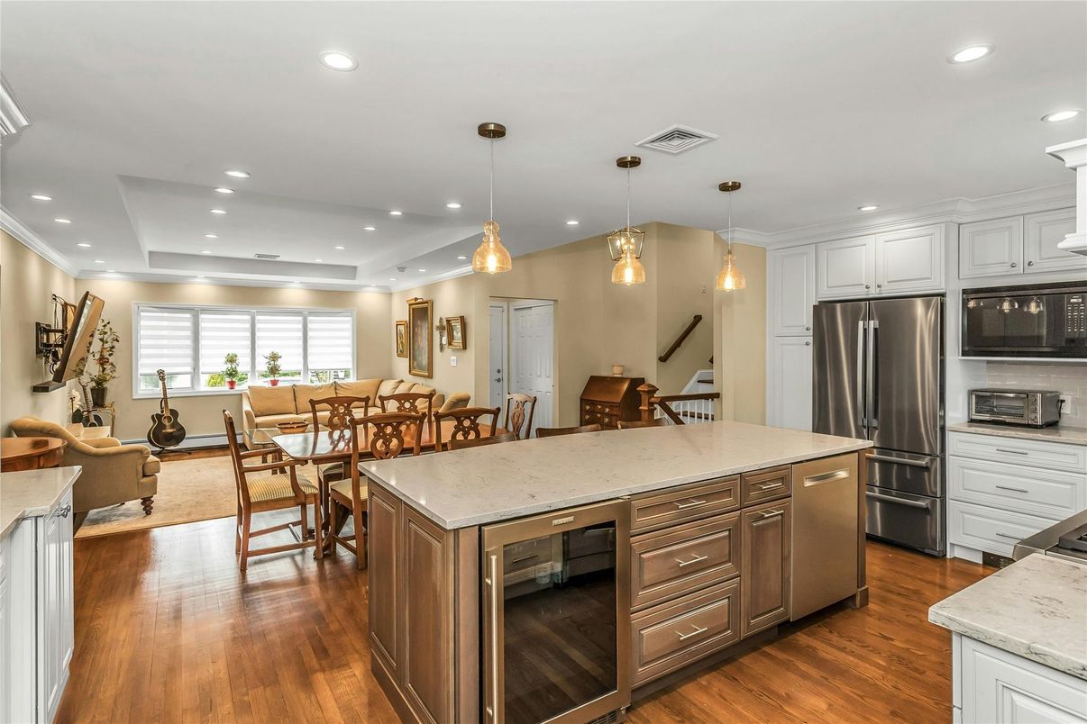 Dining room, Interior, Kitchen, Pendant Lights, Recessed Lighting, Stainless Steel Appliances, Wood Texture Flooring