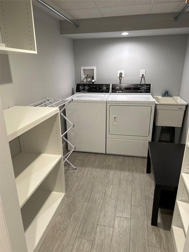 Interior, Recessed Lighting, Washer, Wood Texture Flooring