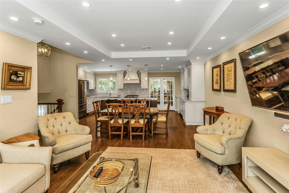 Dining room, Interior, Kitchen, Living room, Pendant Lights, Recessed Lighting, Stainless Steel Appliances, Wood Texture Flooring