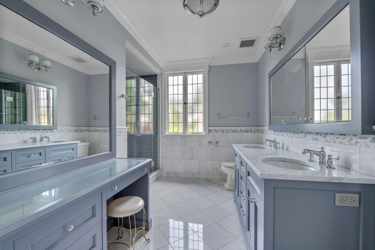 Bathroom, Dual Sink Vanities, Interior