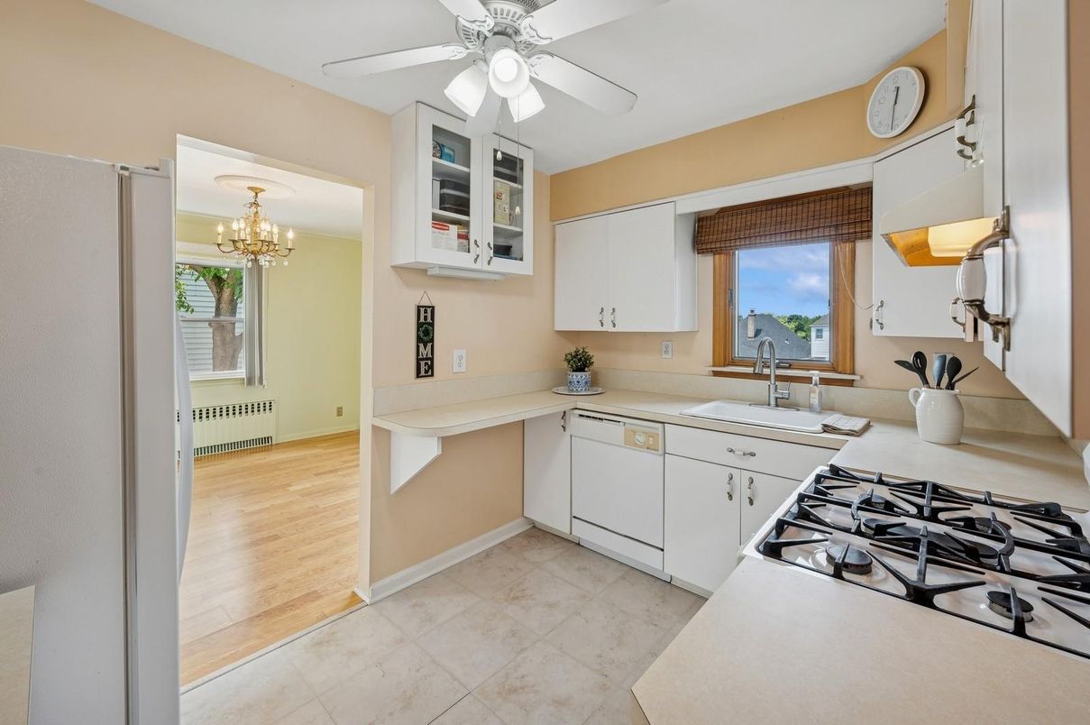 Chandelier, Interior, Kitchen, Wood Texture Flooring