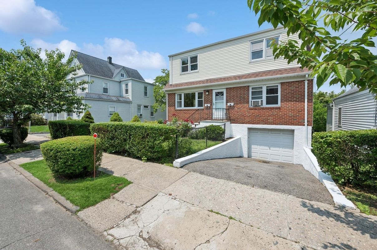 Attached, Exterior, Facade, Brick Facade, Cape Cod