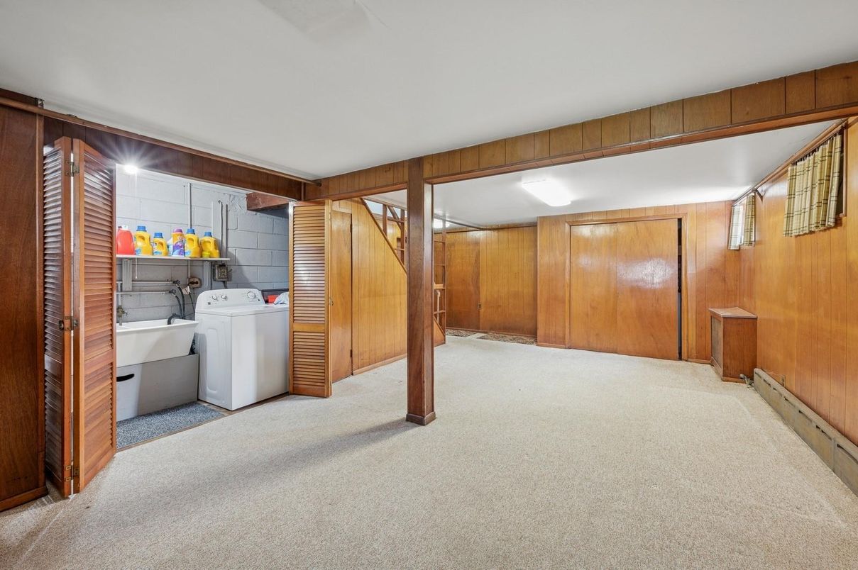 Interior, Washer, Wooden Walls