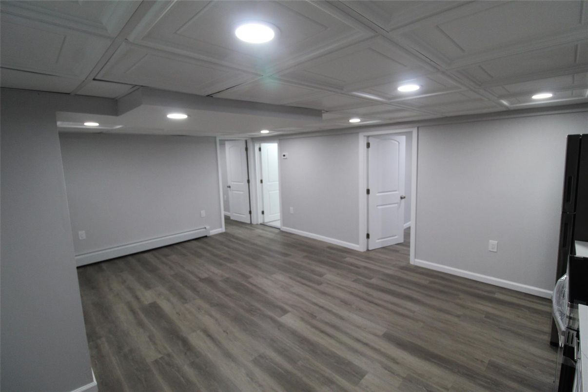 Empty room, Interior, Recessed Lighting, Wood Texture Flooring