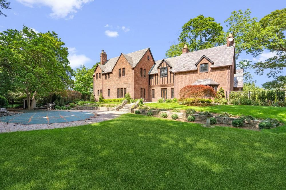 Backyard, Exterior, Facade, Brick Facade, French Provincial