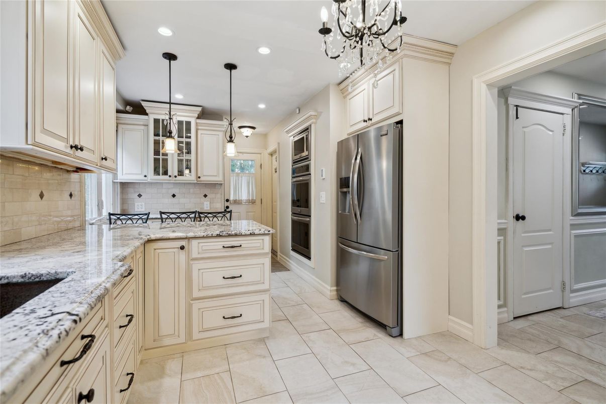 Interior, Kitchen, Pendant Lights, Recessed Lighting, Stainless Steel Appliances