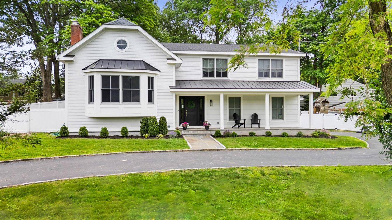 Exterior, Facade, Farmhouse