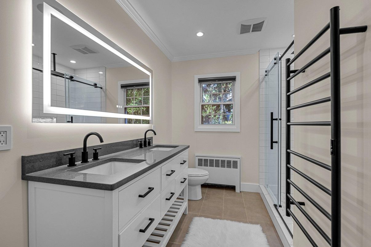 Bathroom, Dual Sink Vanities, Interior, Recessed Lighting
