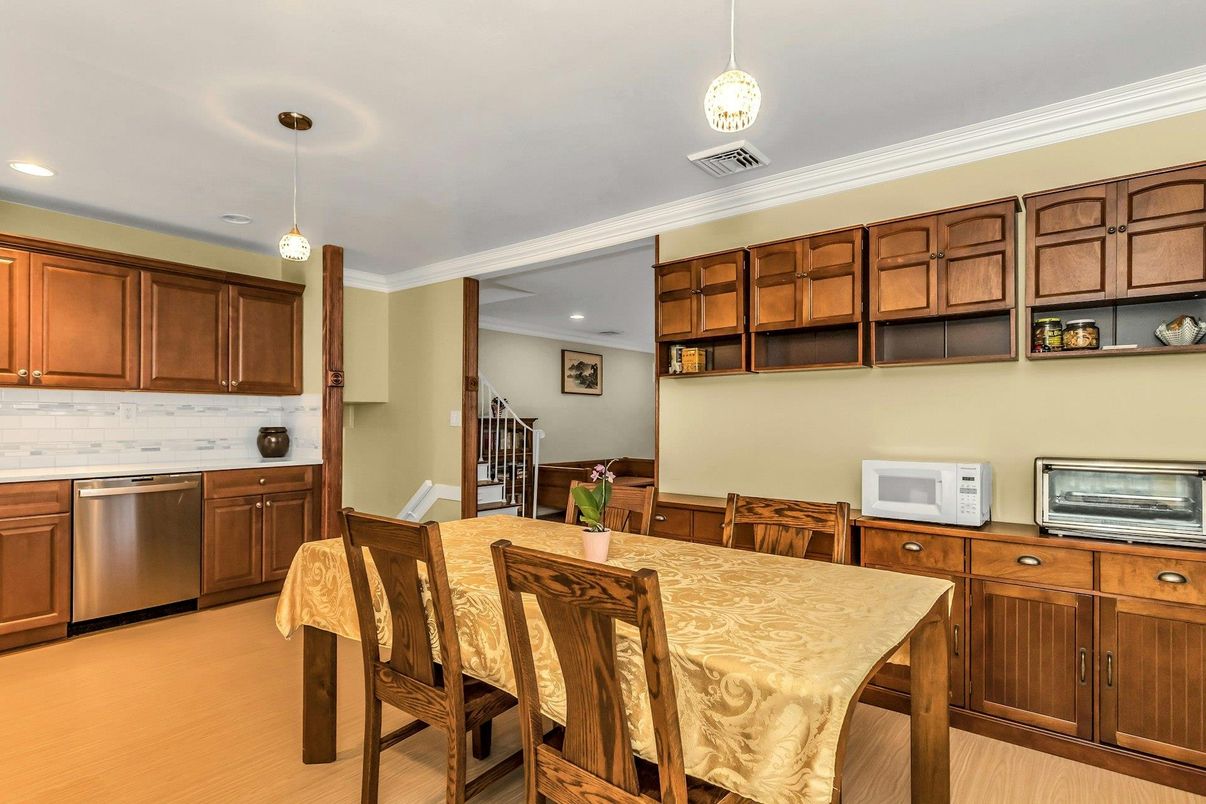 Dining room, Interior, Kitchen, Pendant Lights, Recessed Lighting, Wood Texture Flooring