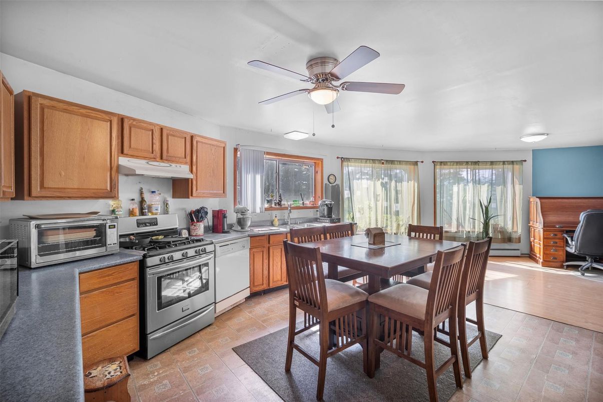 Dining room, Interior, Kitchen, Stainless Steel Appliances
