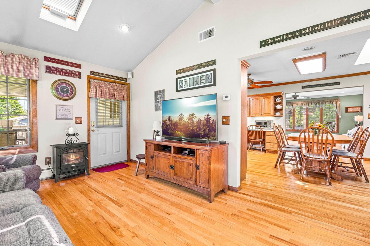 Dining room, Fireplace, Interior, Recessed Lighting, Wood Texture Flooring