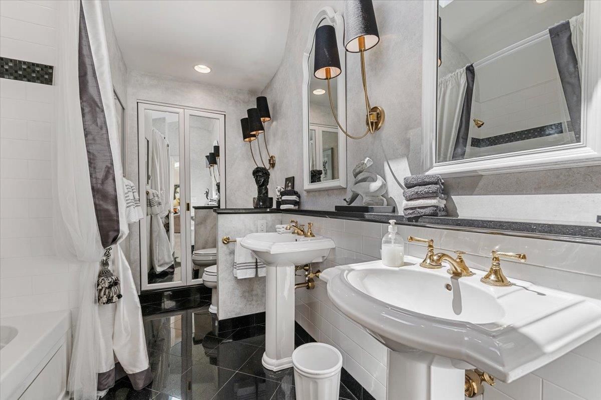 Bathroom, Interior, Recessed Lighting