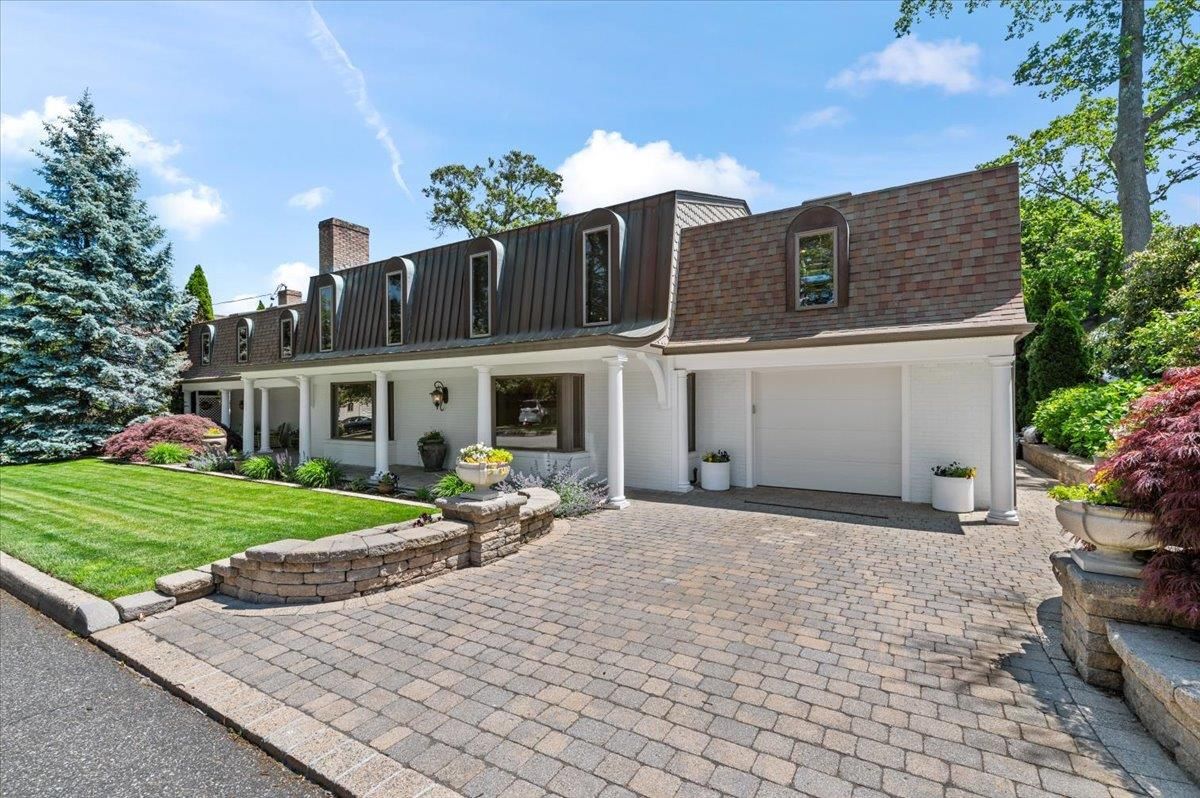 Attached, Exterior, Facade, Cape Cod