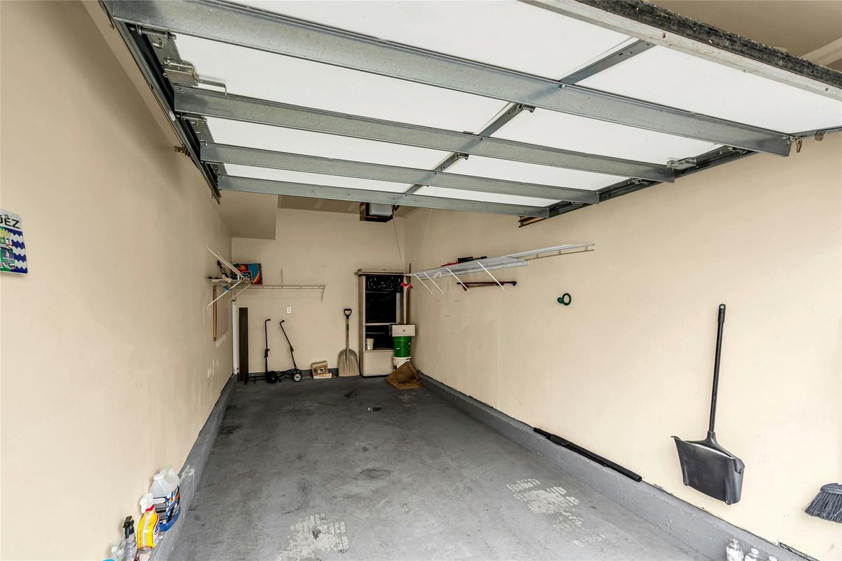 Garage, Interior