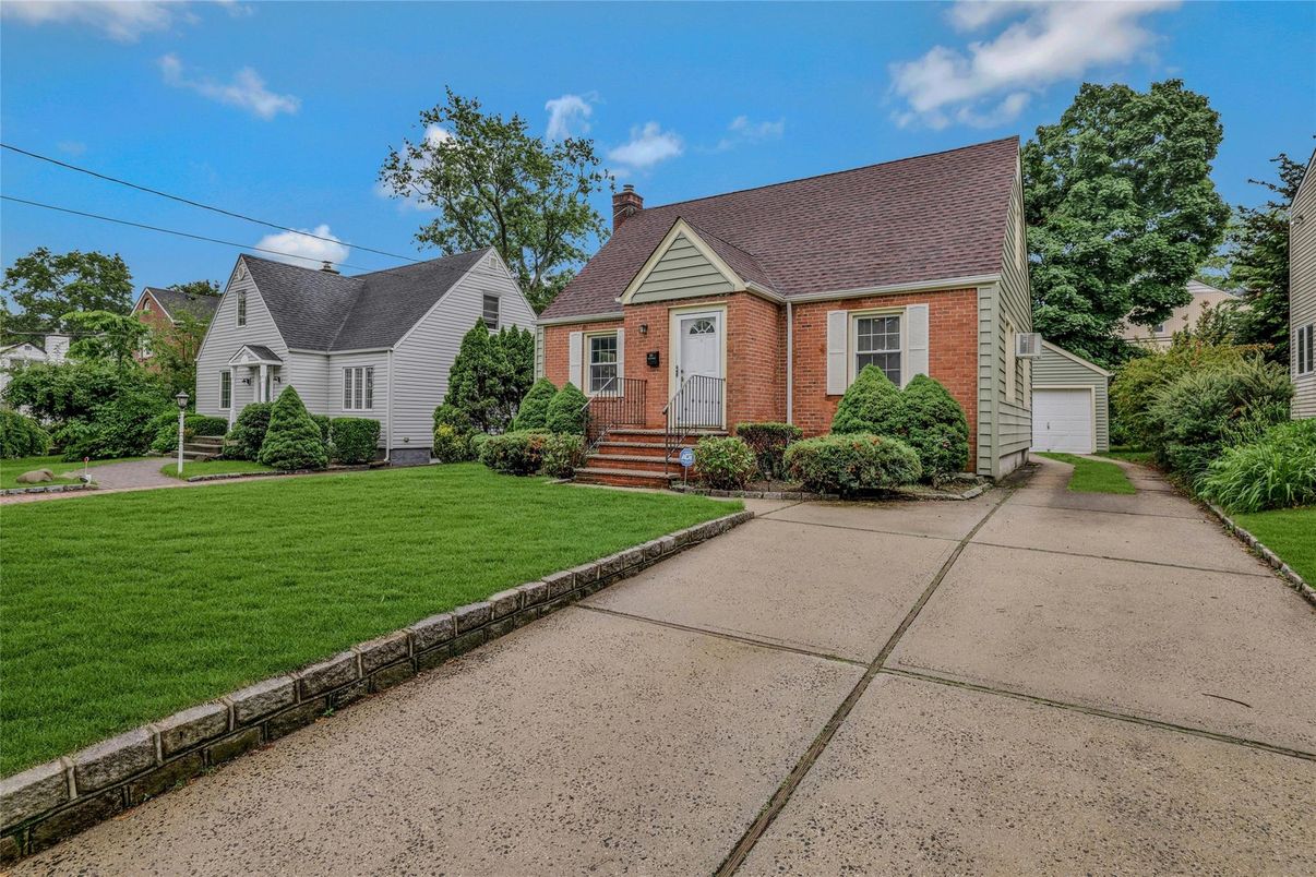 Detached Garage, Exterior, Facade, Brick Facade, Cape Cod