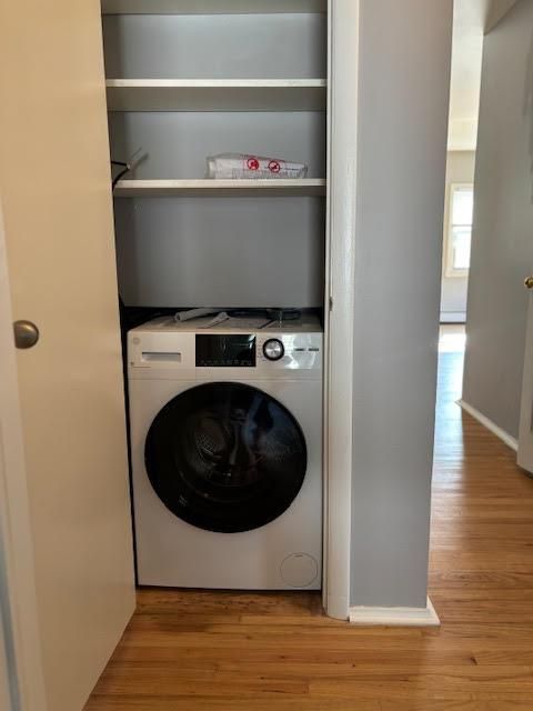 Interior, Utility Closets, Washer, Wood Texture Flooring