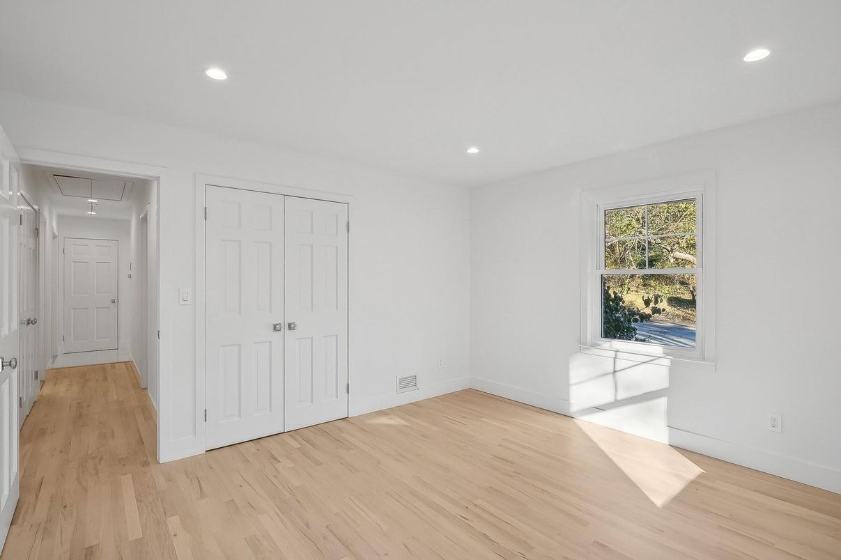 Empty room, Interior, Recessed Lighting, Wood Texture Flooring