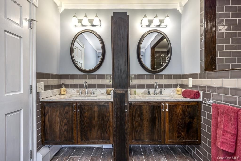 Bathroom, Dual Sink Vanities, Interior, Wood Texture Flooring