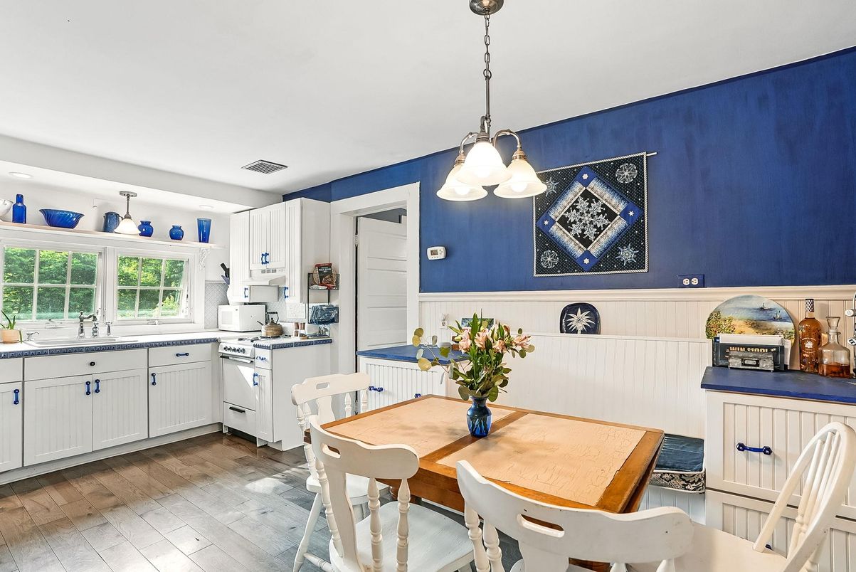 Dining room, Interior, Kitchen, Pendant Lights, Wood Texture Flooring