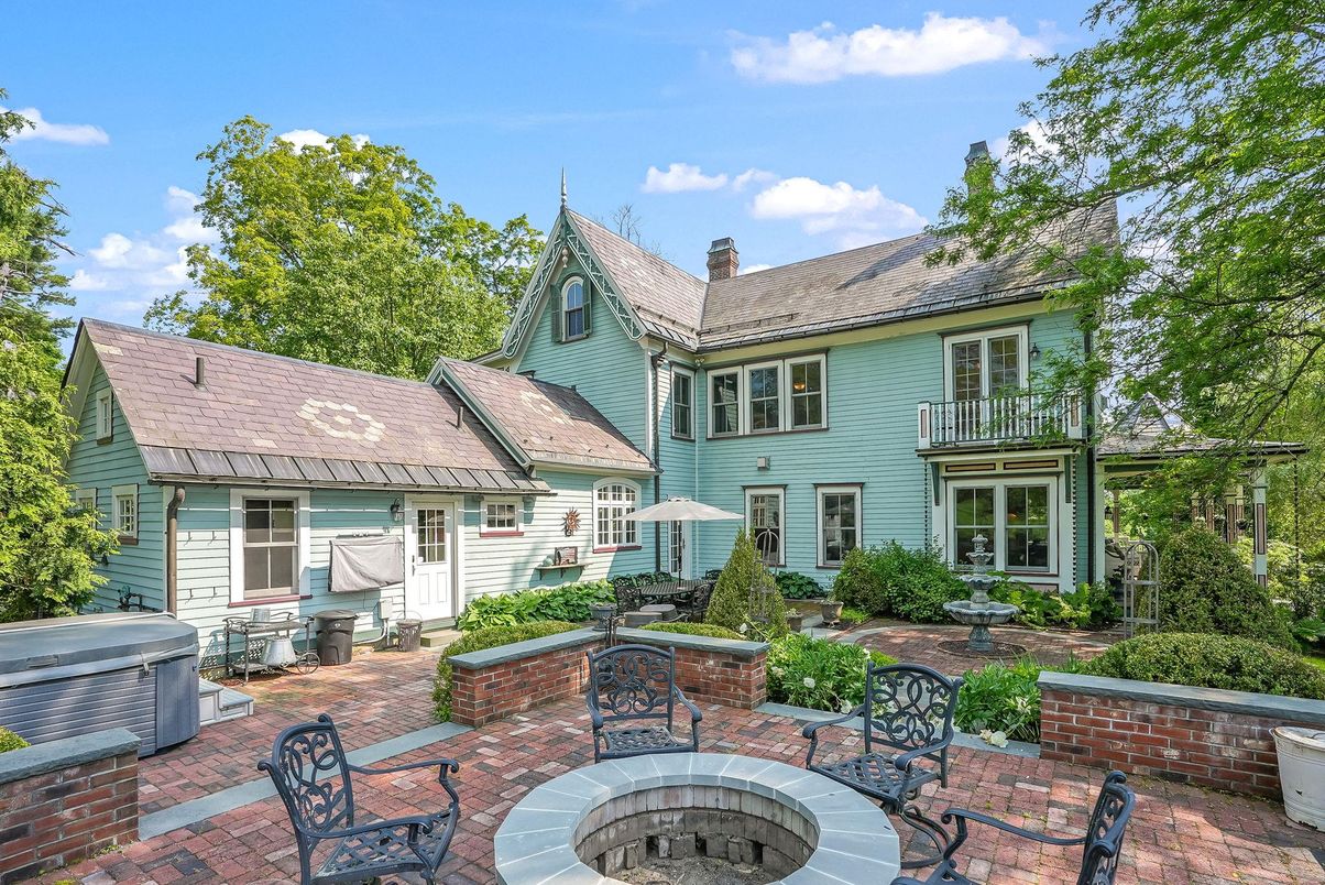 Exterior, Hot Tub