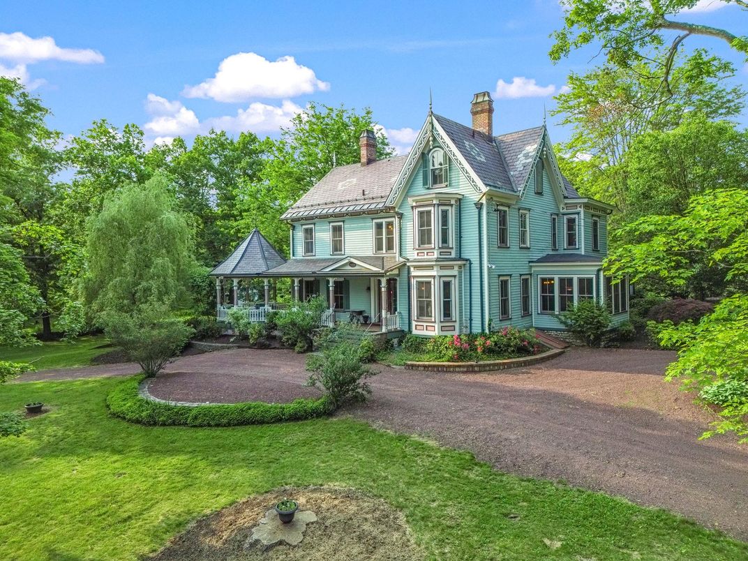 Backyard, Exterior, Facade, Queen Anne Victorian