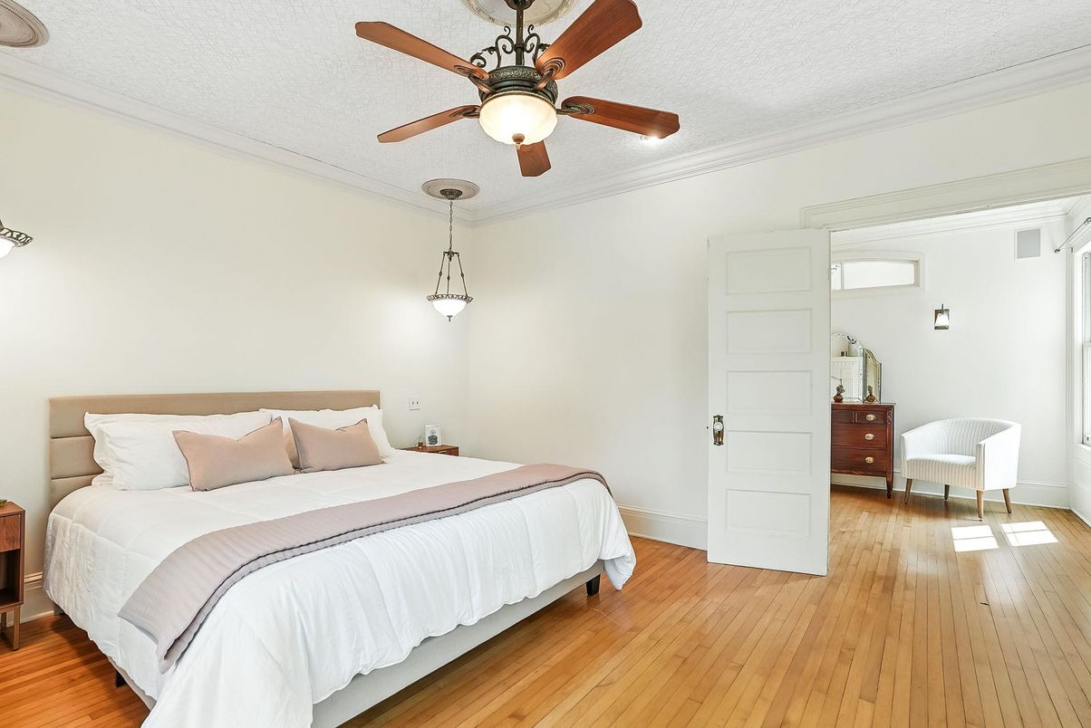 Bedroom, Interior, Pendant Lights, Wood Texture Flooring