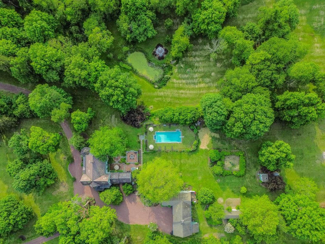 Exterior, Drone