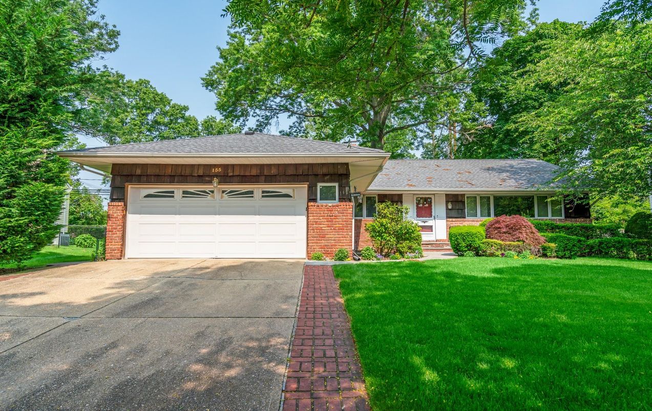 Attached, Exterior, Facade, Brick Facade, Ranch