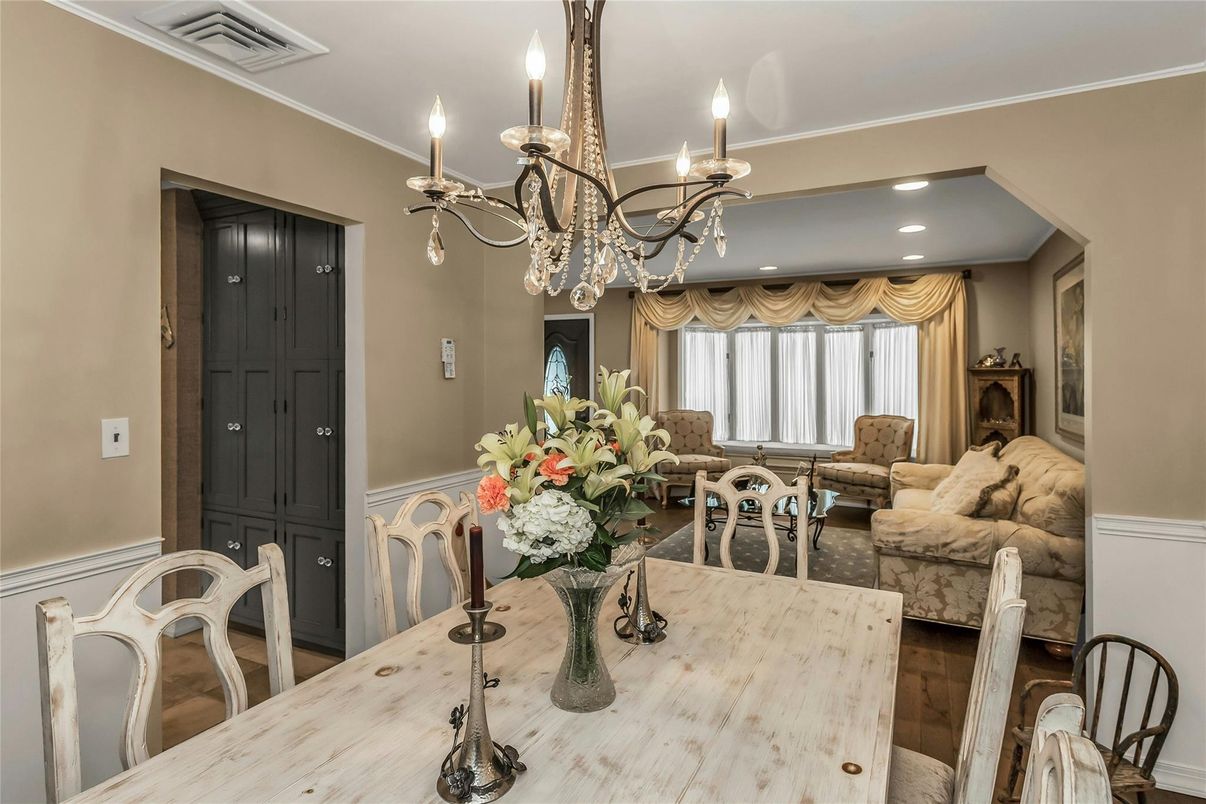 Chandelier, Dining room, Interior, Living room, Recessed Lighting, Wood Texture Flooring