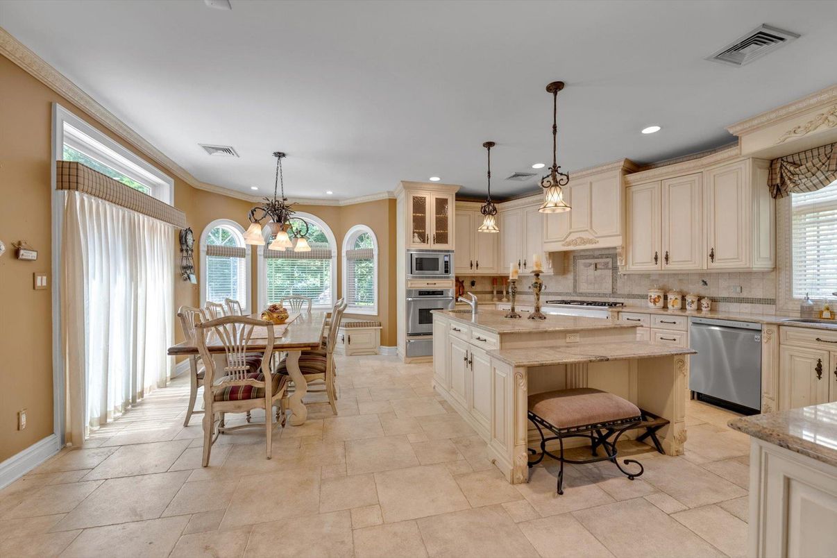 Chandelier, Dining room, Interior, Kitchen, Pendant Lights, Recessed Lighting, Stainless Steel Appliances