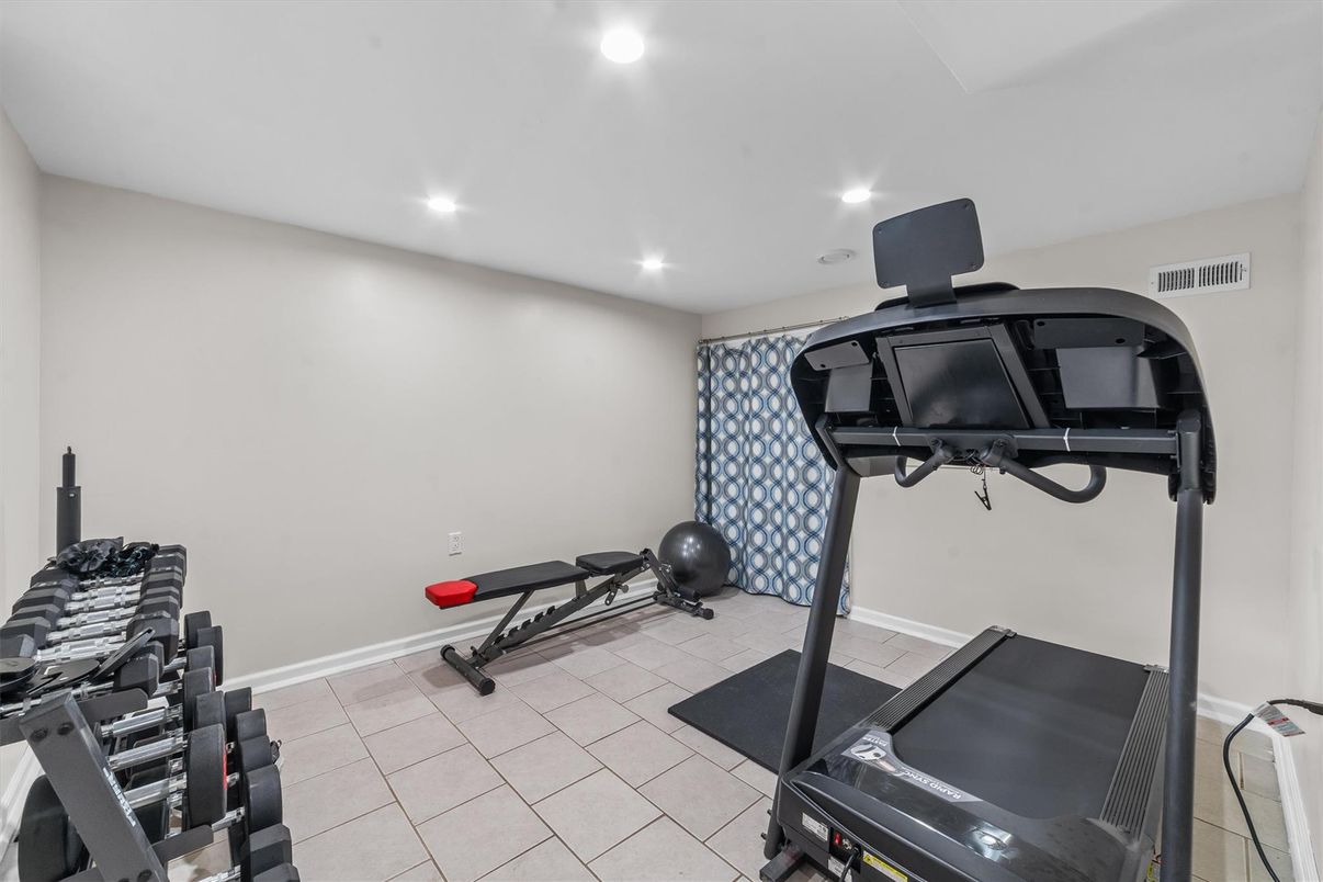 Fitness Equipment, Interior, Recessed Lighting