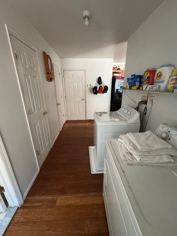 Interior, Washer, Wood Texture Flooring
