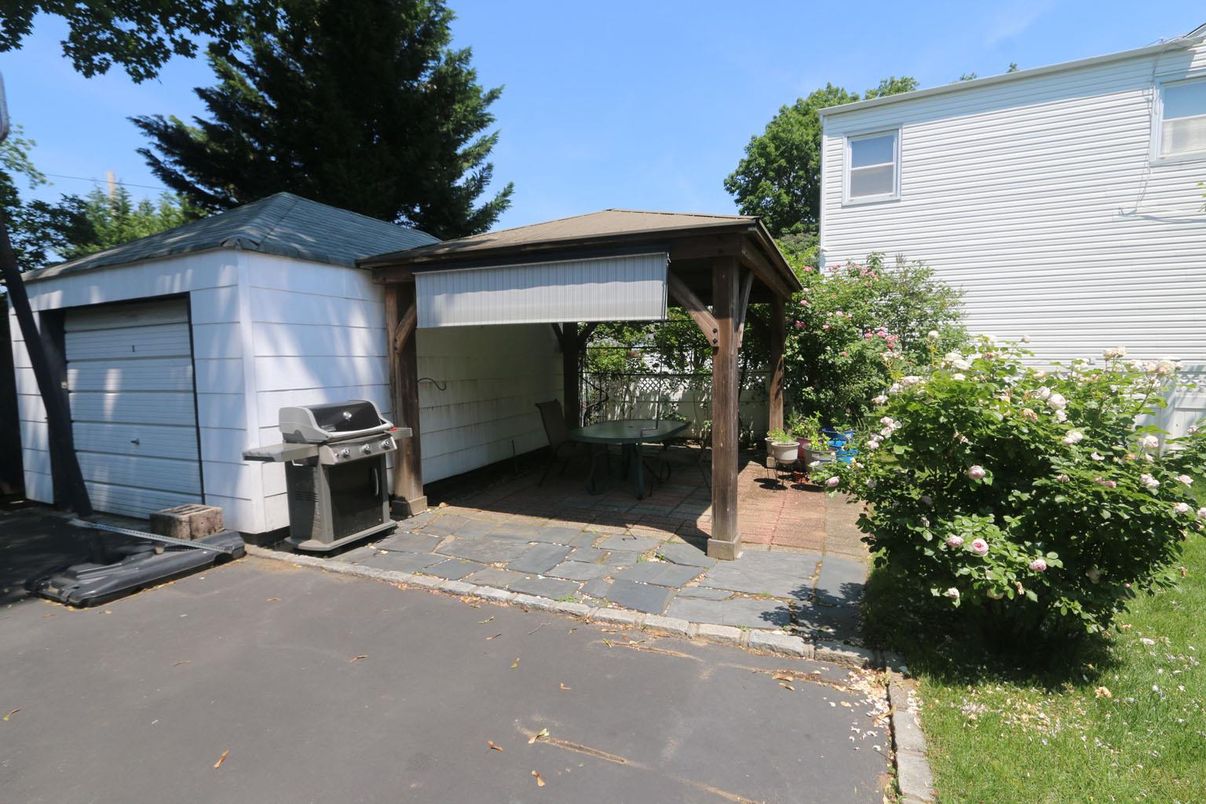 Detached Garage, Exterior