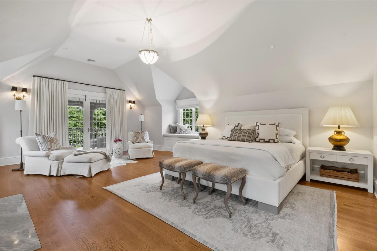 Bedroom, Interior, Pendant Lights, Wood Texture Flooring