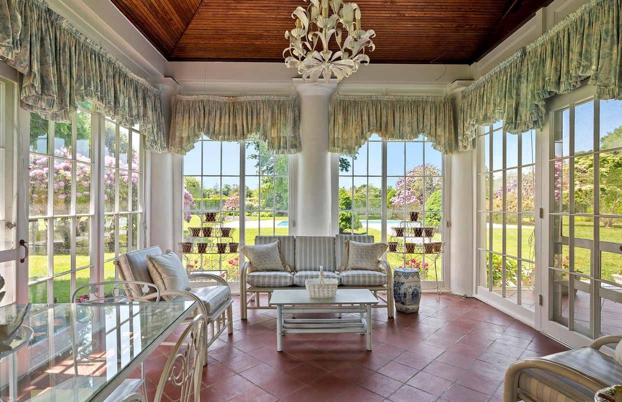 Chandelier, Interior, Living room, Sun Room, Wooden Ceilings