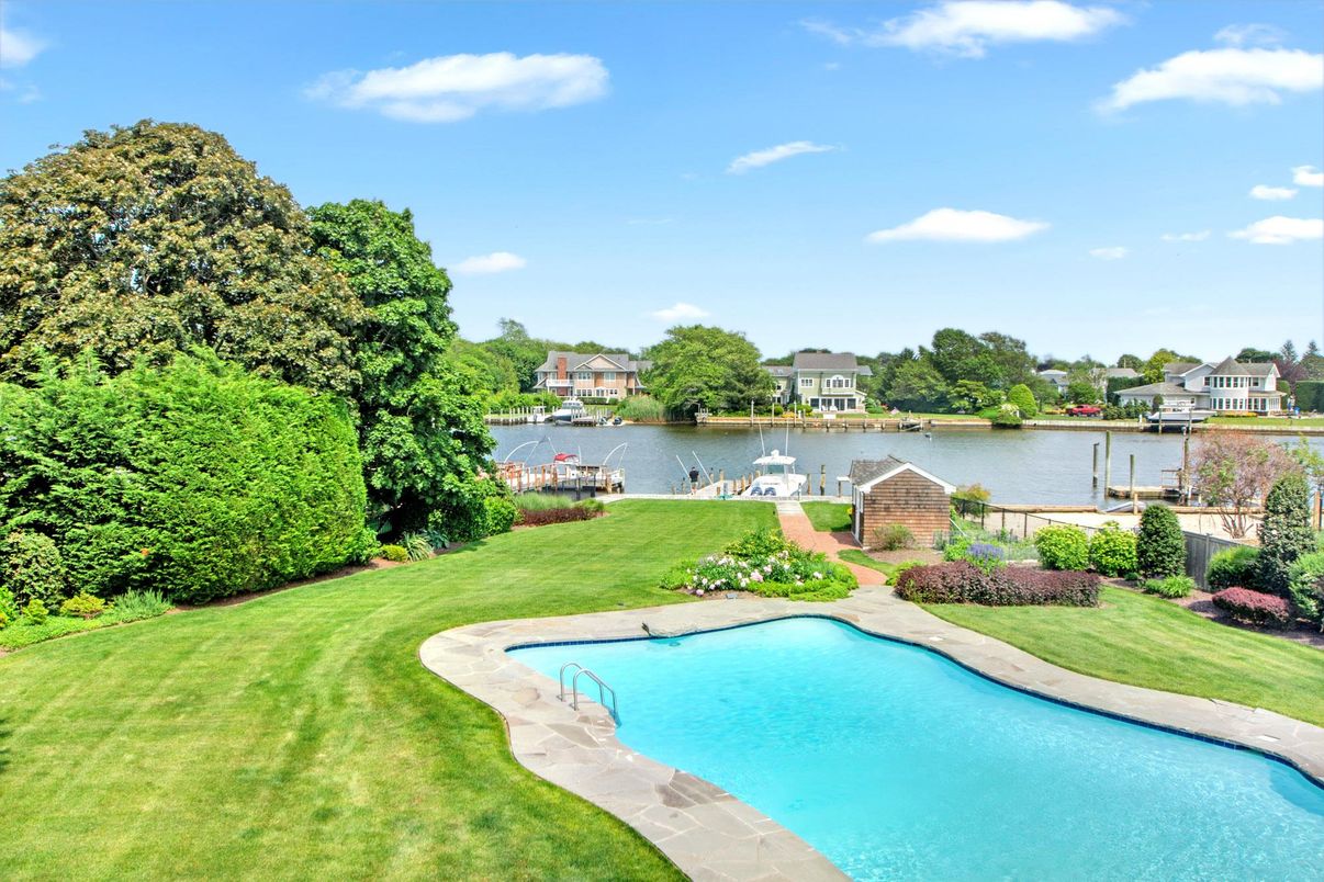 Exterior, Pool, Water