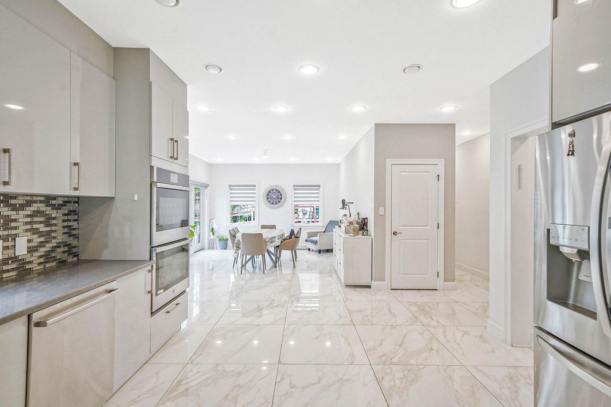 Dining room, Interior, Kitchen, Marble, Recessed Lighting, Stainless Steel Appliances