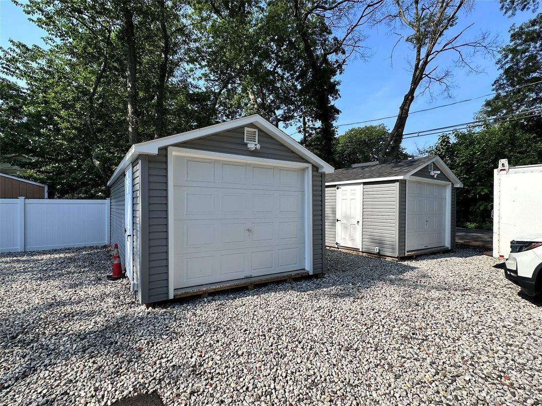 Detached Garage, Exterior