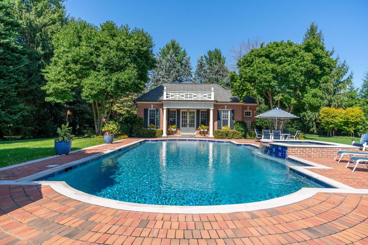 Exterior, Pool, Solar Panels