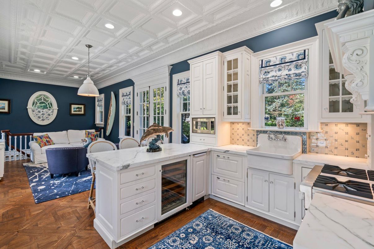 Interior, Kitchen, Living room, Pendant Lights, Recessed Lighting, Wood Texture Flooring