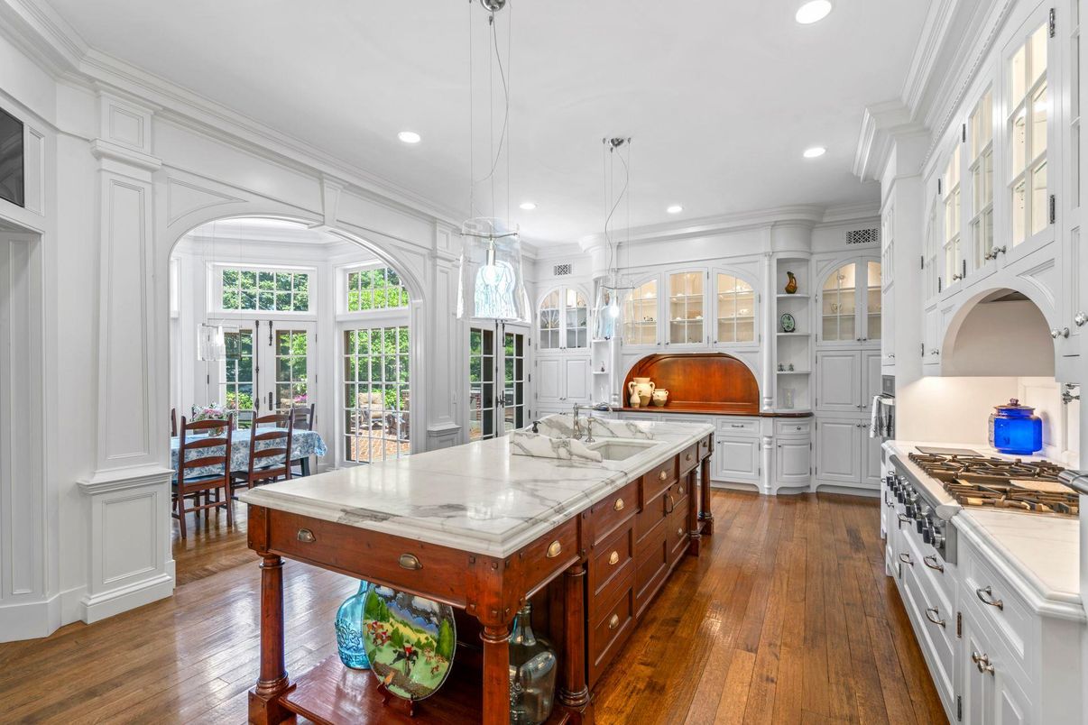 Dining room, Interior, Kitchen, Pendant Lights, Recessed Lighting, Wood Texture Flooring
