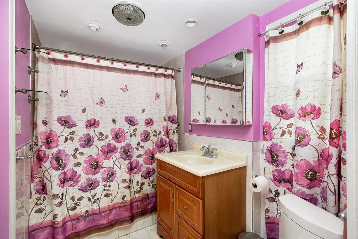Bathroom, Interior, Recessed Lighting