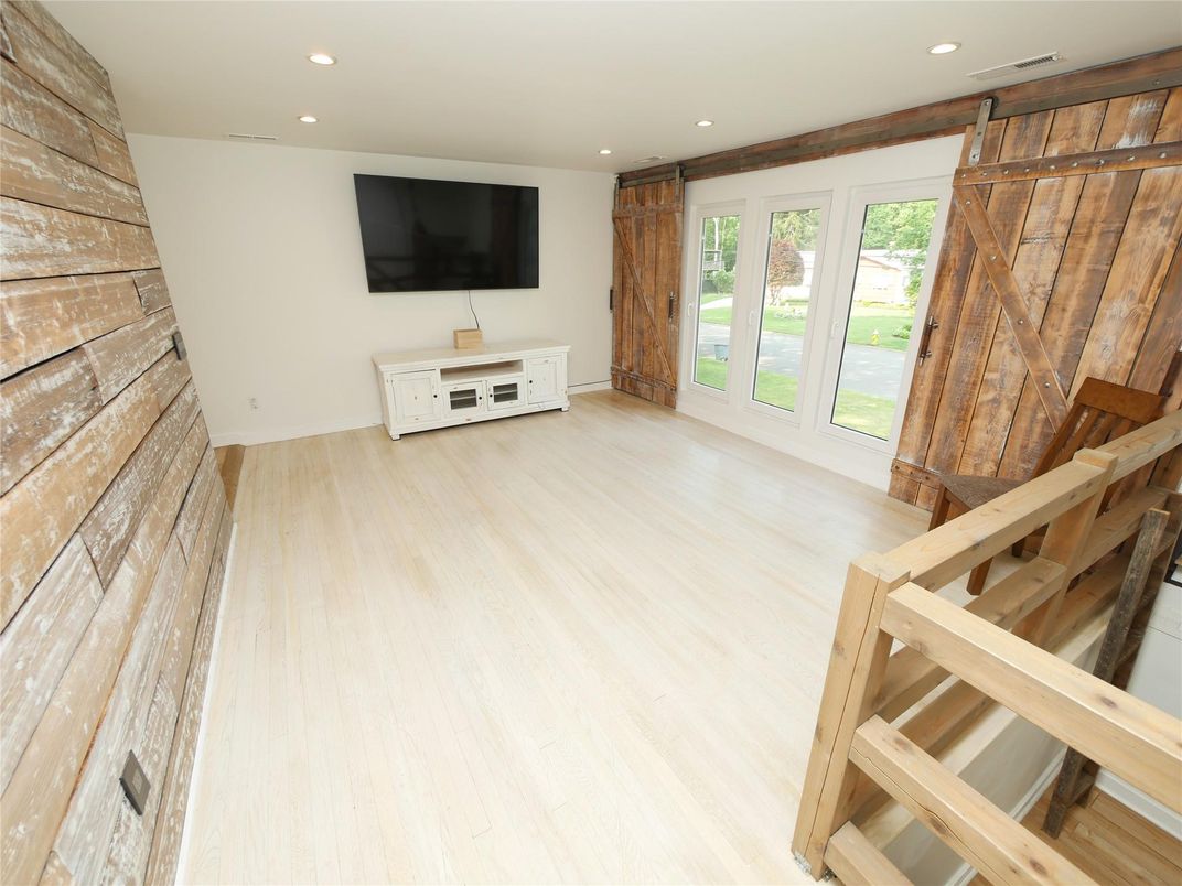 Empty room, Interior, Recessed Lighting, Wood Texture Flooring, Wooden Walls