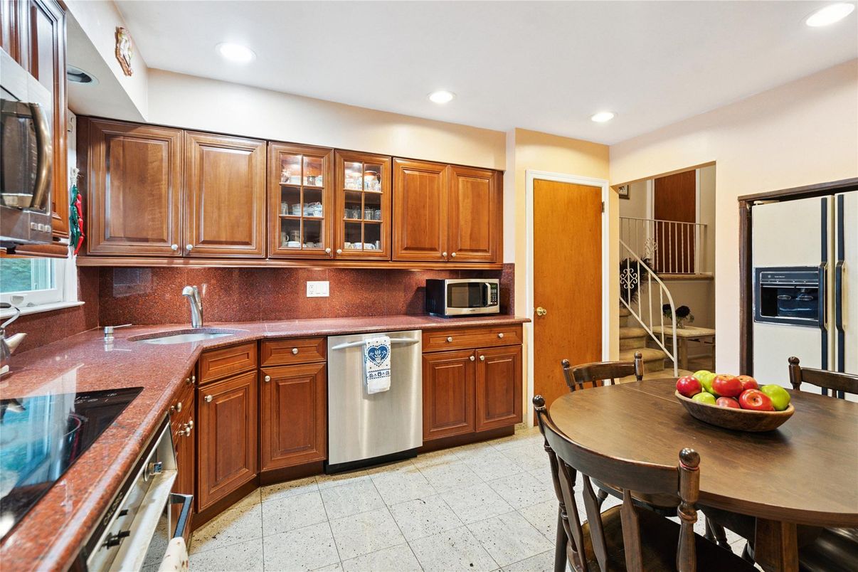 Dining room, Interior, Kitchen, Recessed Lighting, Stainless Steel Appliances