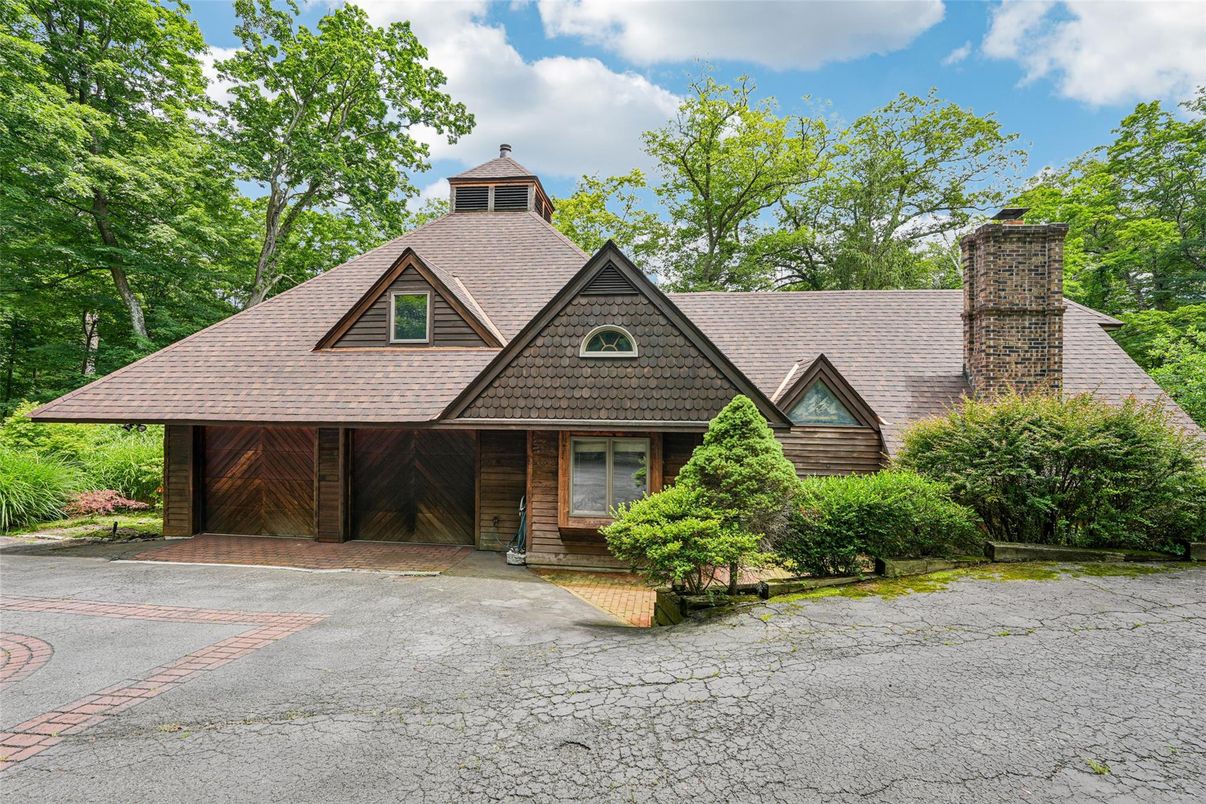 Attached, Exterior, Facade, Log Home