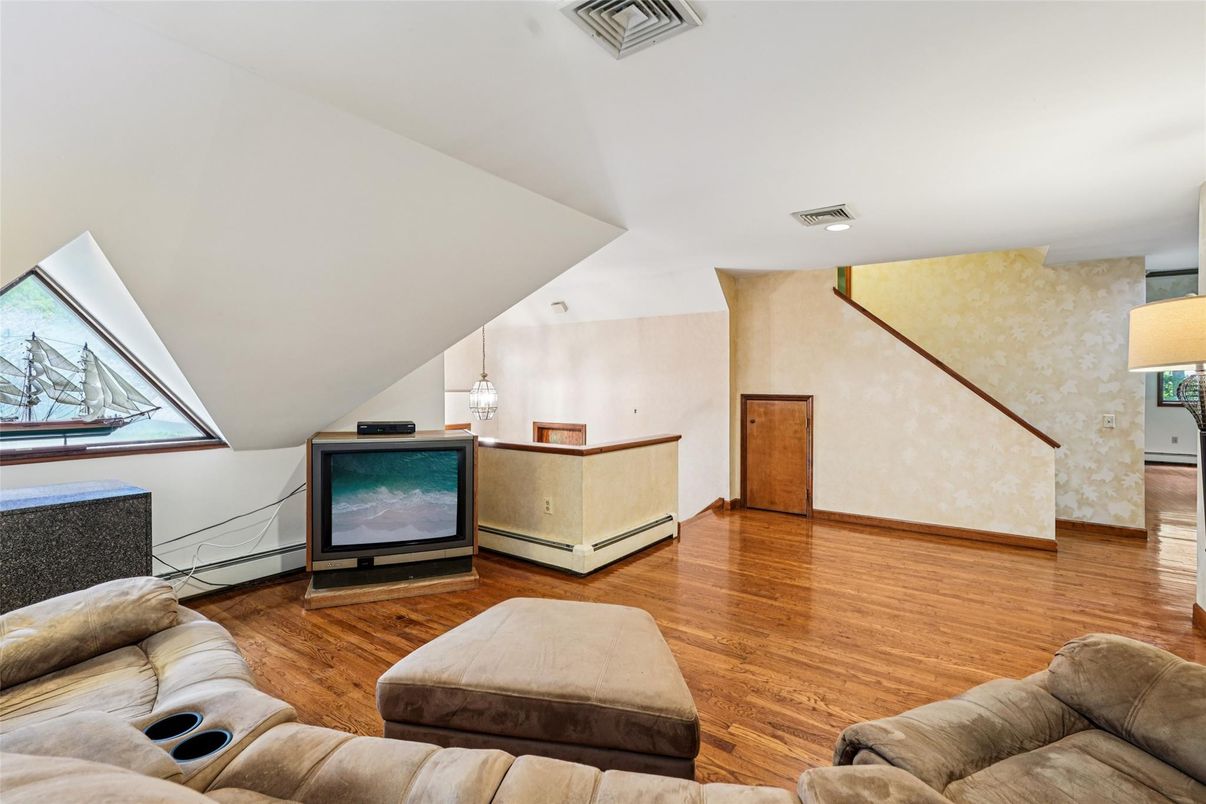 Interior, Living room, Pendant Lights, Wood Texture Flooring