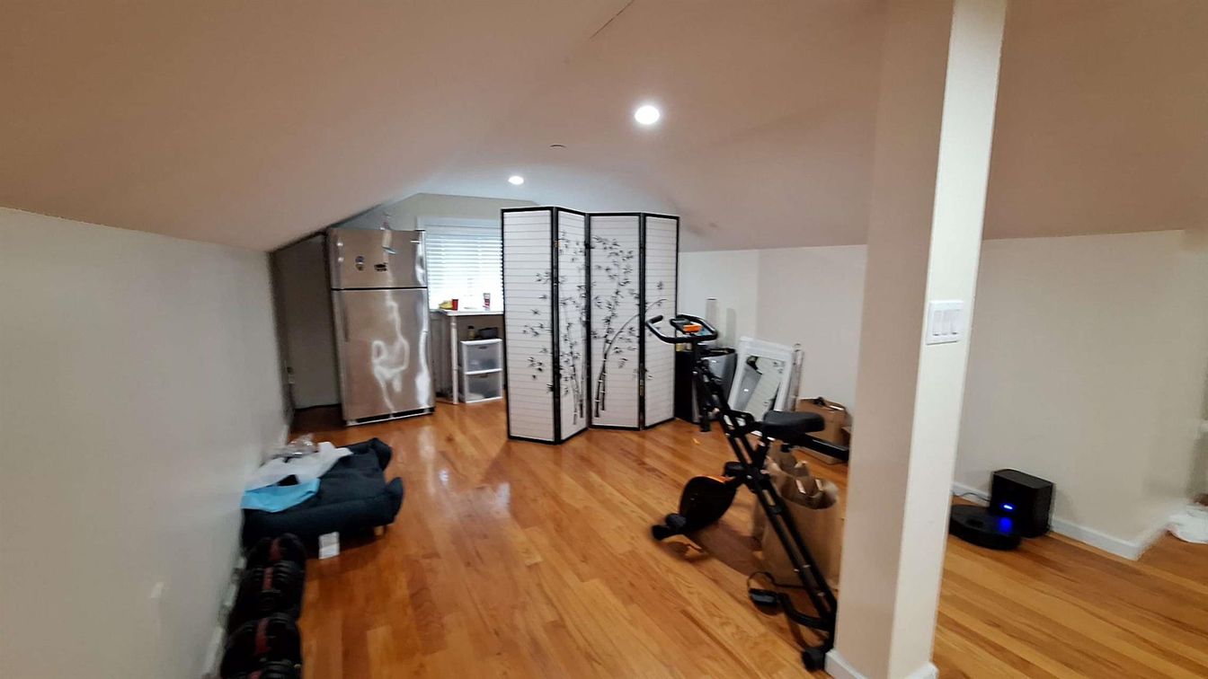 Fitness Equipment, Interior, Recessed Lighting, Wood Texture Flooring