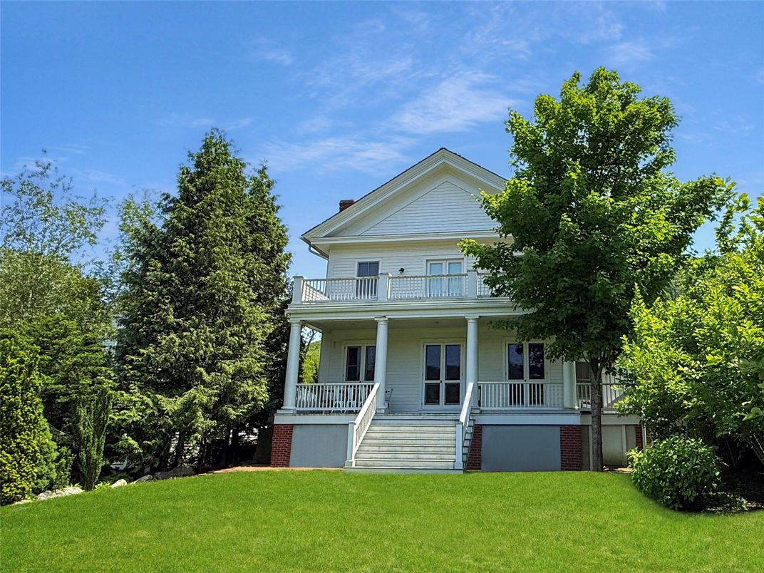 Backyard, Exterior, Facade, Queen Anne Victorian