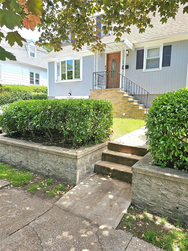 Exterior, Facade, Cape Cod